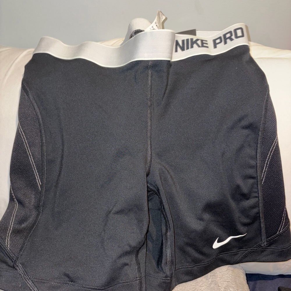 Black Nike pro shorts large